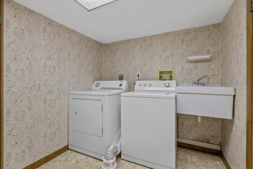 1547 Berkshire Ave, Pittsburgh PA  15226-2475 exterior