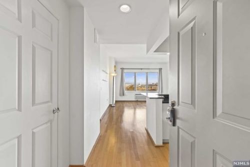 2408 City Pl, Edgewater NJ  07020-3141 exterior