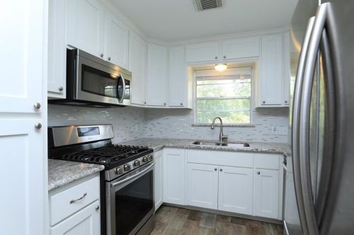 5125 Mimosa Dr, Bellaire, TX 77401-4937