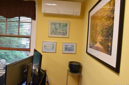 690 Clinton Ave, Bridgeport CT 06605-1702 exterior