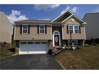 300 Summit Cir, Houston, PA 15342-1095