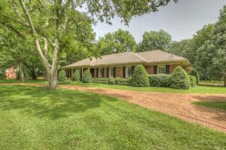 6032 Gardendale Dr, Nashville, TN 37215-5702