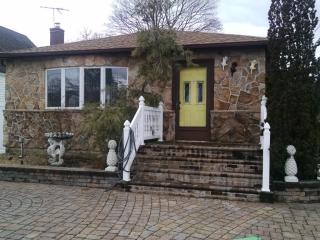 140 Robinwood Ave, Hempstead, NY 11550-6530