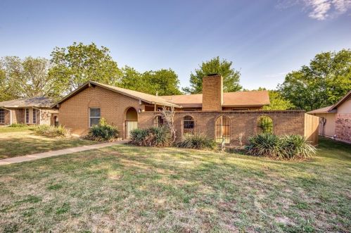 1420 Auburn Dr, Denton, TX 76201-0718