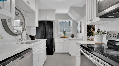 7608 Halliday Ave, Oakland, CA 94605-2746