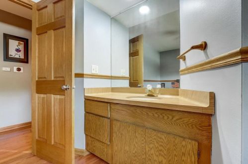 5237 20th St, Milwaukee WI 53233-2548 exterior