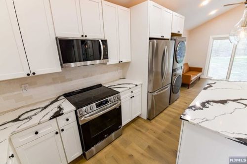 6 Stag Hill Rd, Mahwah NJ  07430-1034 exterior