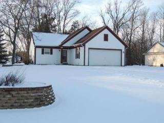 169 Cramer Ave, Dousman, WI 53118-9384