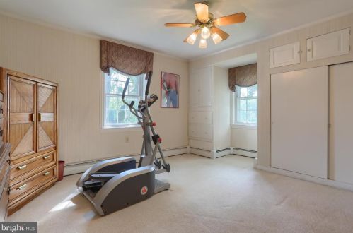 6411 Devonshire Hts Rd, Harrisburg PA 17111-4818 exterior