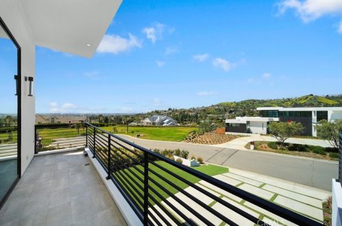 18852 Canyon Crest Dr, Orange CA 92861-2806 exterior