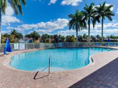 14318 Manchester Dr, Naples FL  34114-8626 exterior