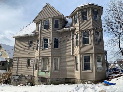 3 Ridgewood St, Waterbury CT  06710-1938 exterior