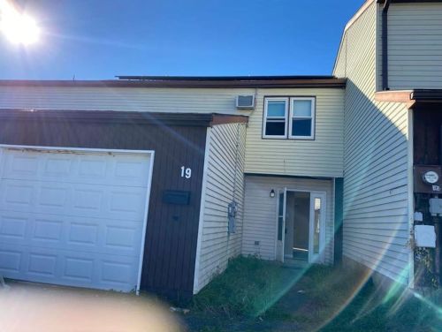 19 Cambridge Pl, Catasauqua, PA 18032-1010