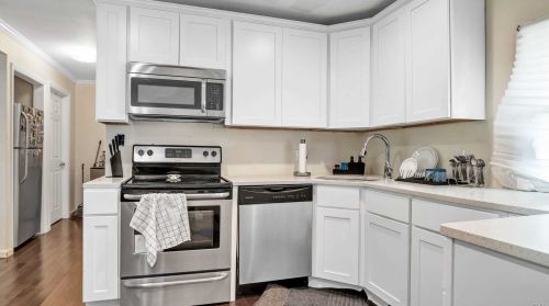 187 Spindle Rd, Hicksville, NY 11801-6246