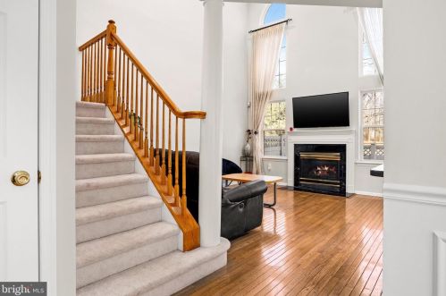 301 Belford Dr, Princeton NJ  08540-9000 exterior