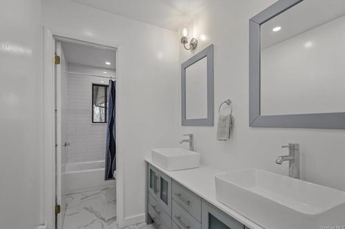 6 Mayer Dr, Airmont NY  10901-3807 exterior