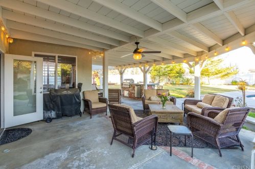 42240 Ridge View Dr, Lancaster CA 93536-7382 exterior