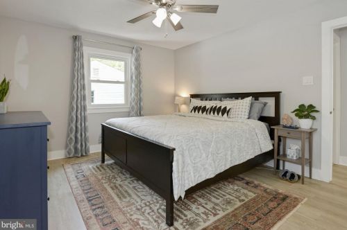 1268 Redwood Ct, Herndon VA  20170-3634 exterior