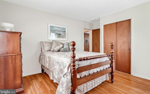 33 Scarsdale Dr, Camp Hill PA  17011-7933 exterior