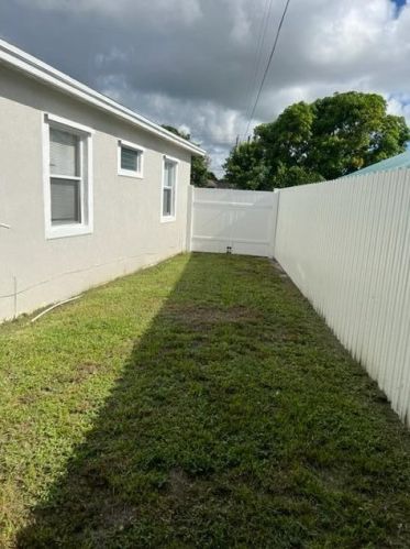 1004 Aspen Rd, West Palm Beach, FL 33409-4855