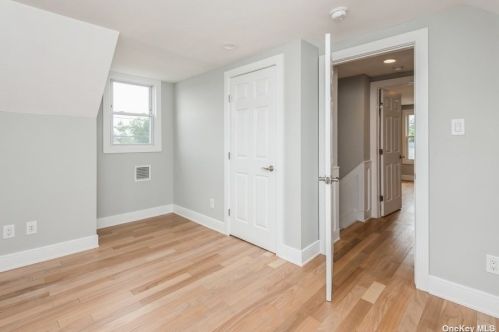 232 44 St, North Lindenhurst NY 11757-2307 exterior