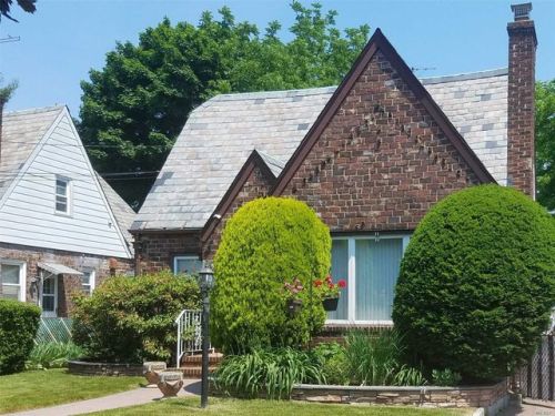 15 Foster Pl, Hempstead, NY 11550-6405