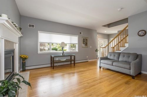 59 Reilly St, West Islip NY  11795-1044 exterior