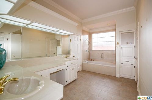 410 Charleston Dr, Victoria TX 77904-3830 exterior