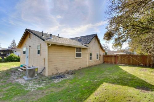 9665 Kent St, Elk Grove CA  95624-2432 exterior