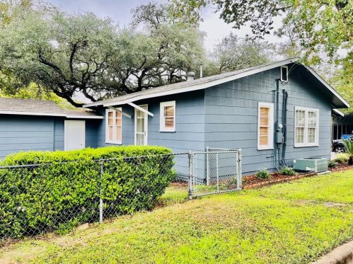 206 Young St, Ezzell, TX 77964-2162
