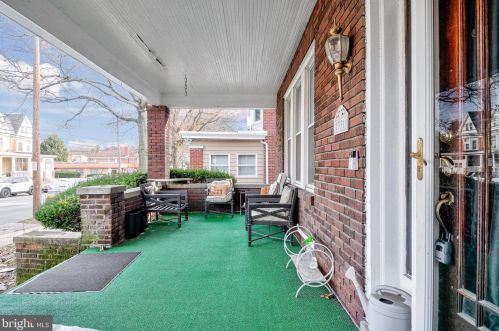 2331 Derry St, Harrisburg, PA 17104-2728