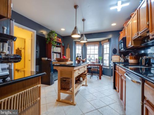 7619 Southern Oak Dr, Springfield, VA 22153-3583