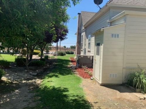 443 Hills Ferry Rd, Newman CA  95360-9701 exterior