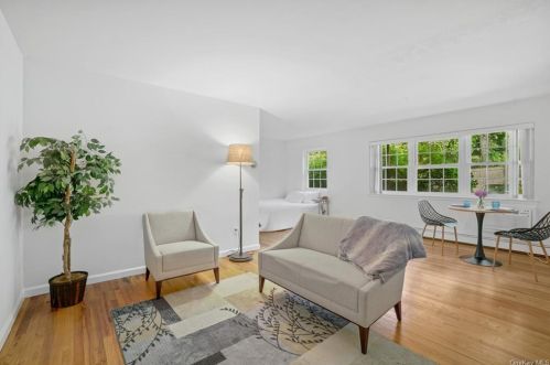 105 Nottingham Rd, Bedford Hills, NY 10507-1118
