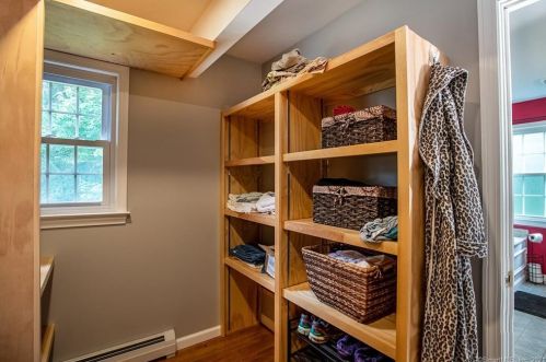 379 Glenwood Avenue Ext, Waterford CT  06385-3808 exterior