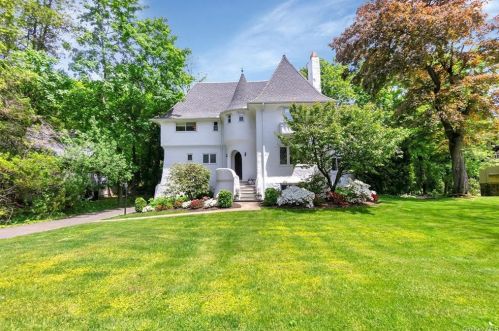 15 Oxford Rd, New Rochelle NY  10804-3712 exterior