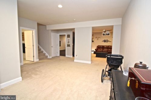 16143 Woodley Hills Rd, Haymarket VA  20169-4941 exterior
