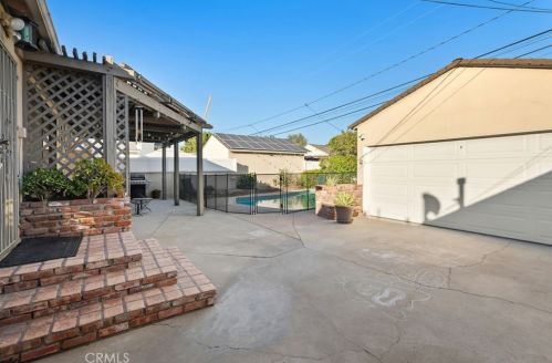 5022 Verdura Ave, Lakewood CA  90712-3020 exterior