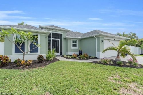 4610 Villa Capri Ln, Bonita Springs, FL 34134-7210