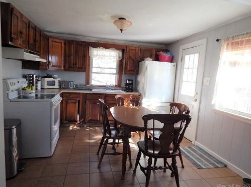 40 Faber Ave, Waterbury, CT 06704-1829