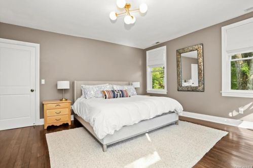 579 Bedford Rd, Pleasantville NY  10570-3348 exterior