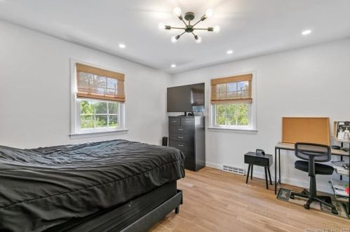 66 Todd Dr, North Haven CT  06473-1038 exterior