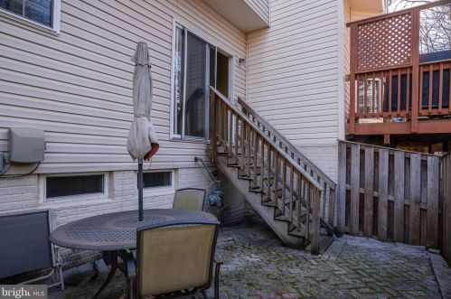 1260 Corbett Pl, Woodbridge VA  22191-1045 exterior