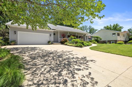 1121 Rolling Ln, Lake Geneva, WI 53147-2333