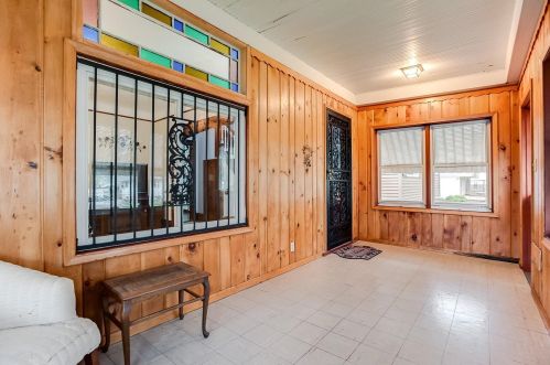 1058 Jessamine Ave, Saint Paul, MN 55106-2734