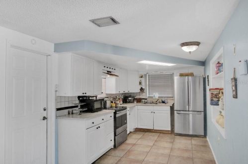 3023 Salisbury Dr, Tarpon Springs, FL 34691-4736