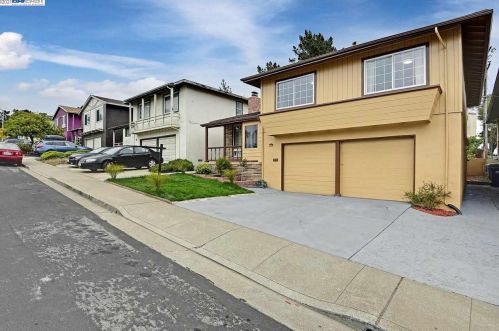 187 Cerro Dr, Daly City, CA 94015-4032