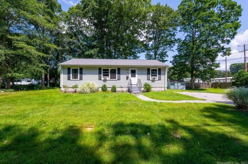 64 Laurelwood Rd, Groton, CT 06340-4206