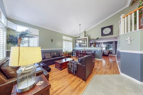 23717 Red Oak Ct, Santa Clarita, CA 91321-4680