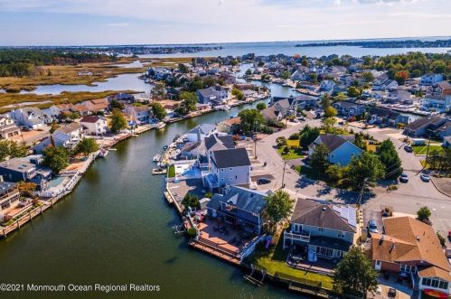 98 Jib Ln, Bricktown NJ  08723-6747 exterior